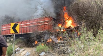 Mueren 9 personas en voraz incendio tras colisión de tráiler con 2 coches en plena autopista