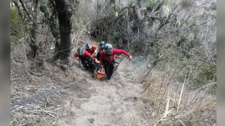 Al fondo de una barranca, autoridades encuentran el cadáver de un hombre; tenía días de desaparecido