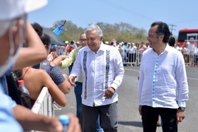 En la imagen, el presidente AMLO y el gobernador de Veracruz, Cuitláhuac García en la reciente gira por la entidad