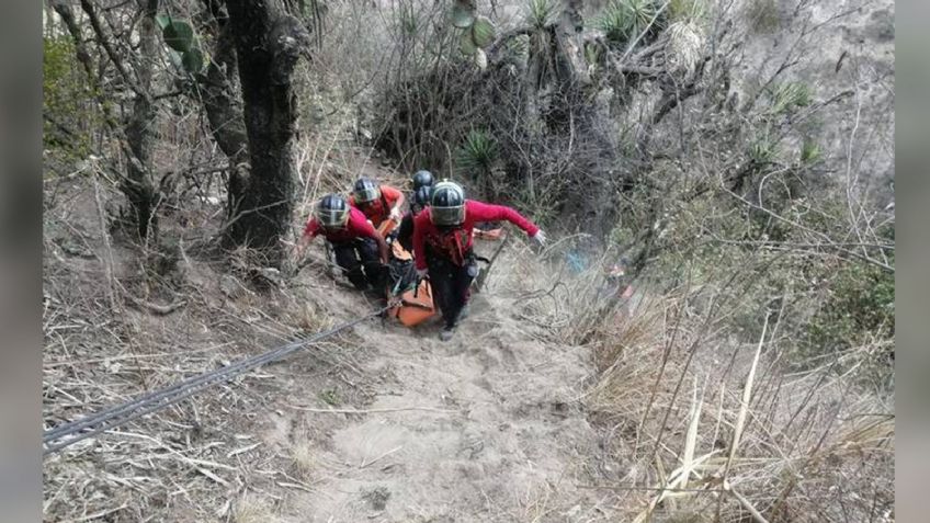 Al fondo de una barranca, autoridades encuentran el cadáver de un hombre; tenía días de desaparecido
