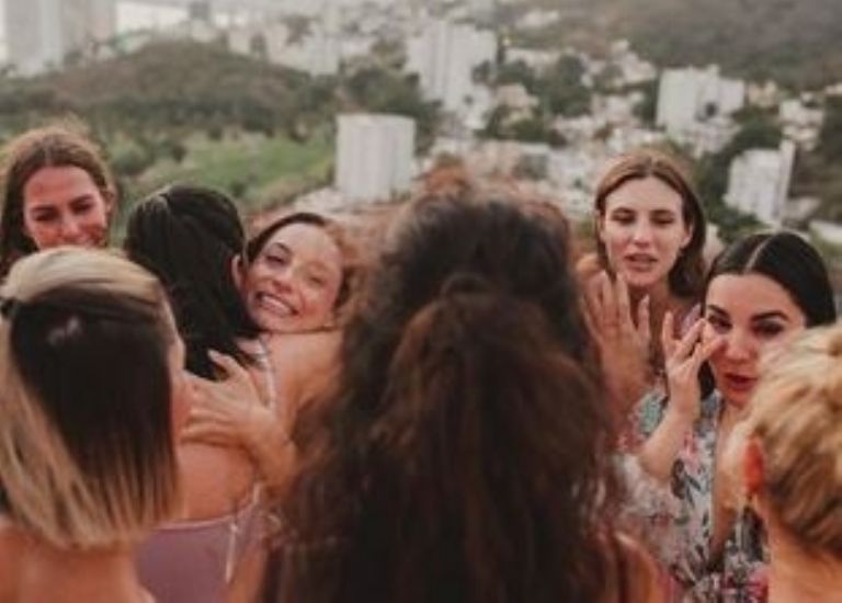 Martha Higareda en la boda de Marimar Vega