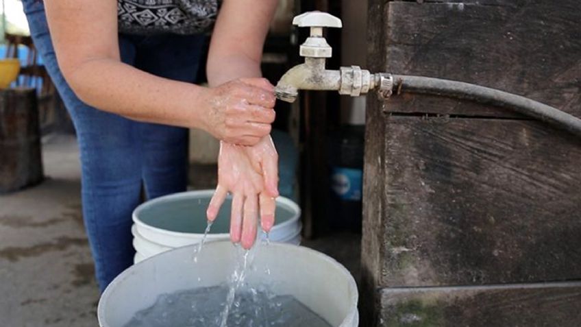Hermosillenses sufren falta de agua y colapso de red; protestan con bloqueo de carretera