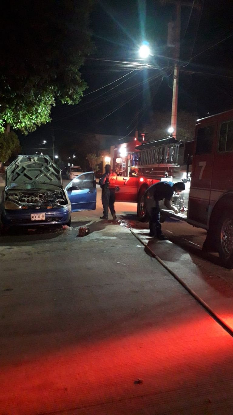 Autoridades se movilizaron para atender el incendio de un auto en Ciudad Obregón