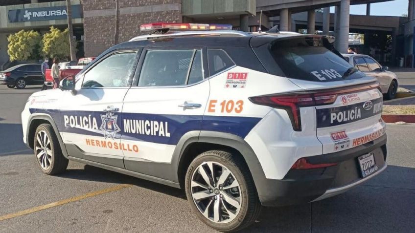 Ciudadanos someten a agresivo sujeto en comercio de Hermosillo; fue entregado a la Policía