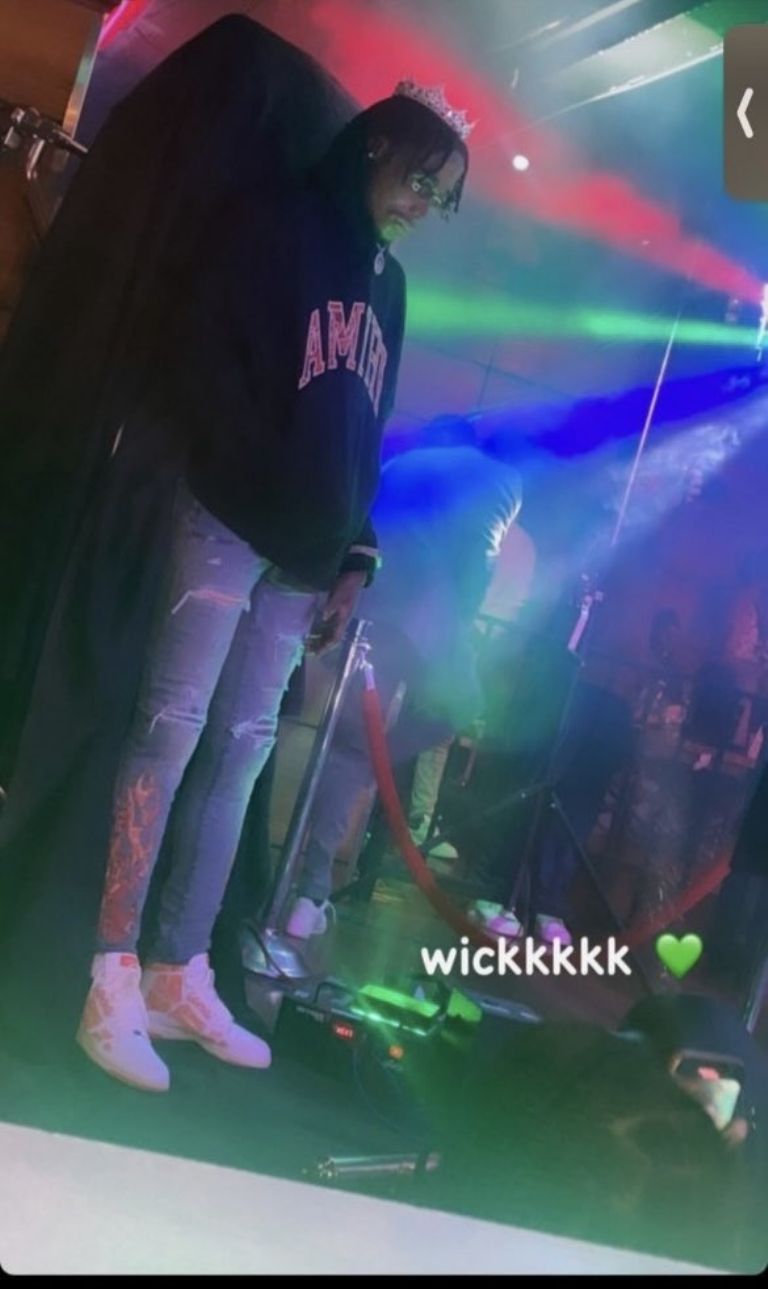 En la imagen, el cuerpo sin vida de Goonew, en su 'fiesta de despedida'