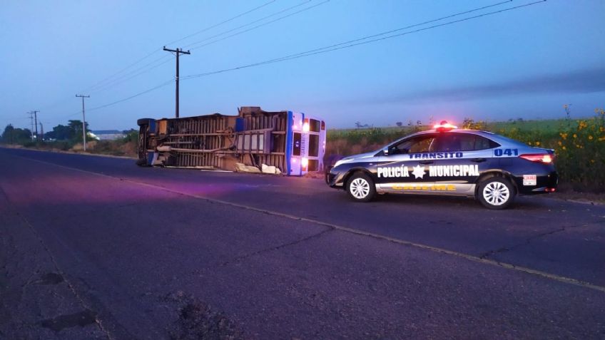 A tempranas horas, volcadura de autobús de pasajeros en Cajeme moviliza a las autoridades