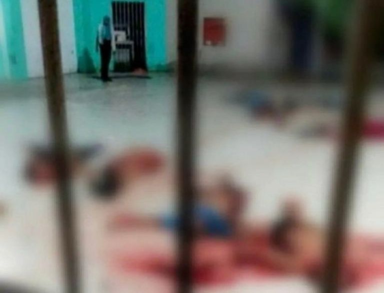 Al menos 44 reos murieron en un motín de Ecuador.