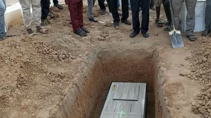 Estudiantes matan a golpes y calcinan a una de sus compañeras; agresión queda en VIDEO