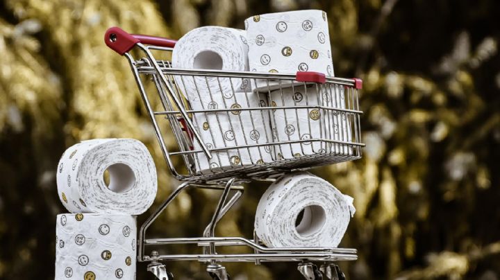 ¿Acertado? Joven lleva a Finlandia recuerdos de su viaje a México; empaca papel higiénico