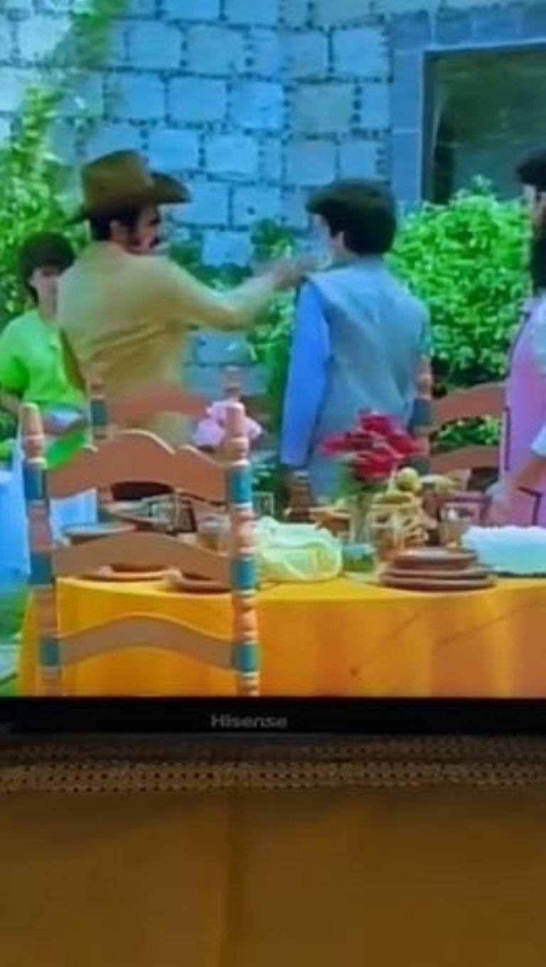 Momento en que Vicente Fernández abofetea a Raúl Araiza