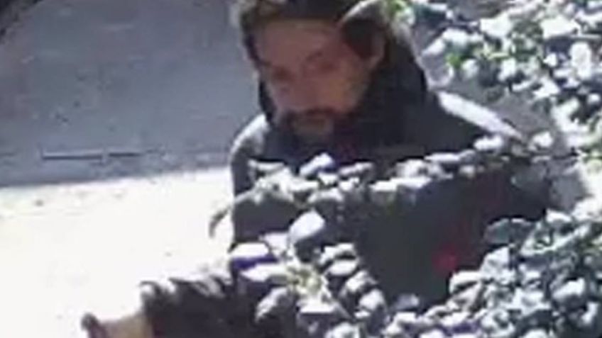 (VIDEO) Indignante: Sujeto golpea a una mujer de origen asiático; investigan posible crimen de odio