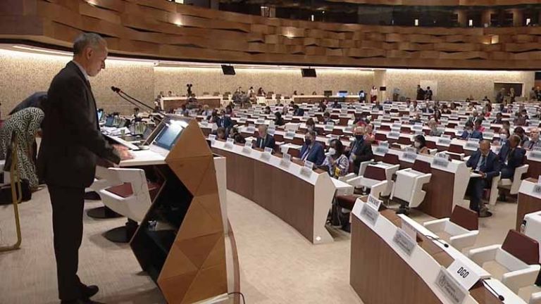 En la imagen, el doctor Hugo López-Gatell en Asamblea con la OMS. Créditos: Infobae