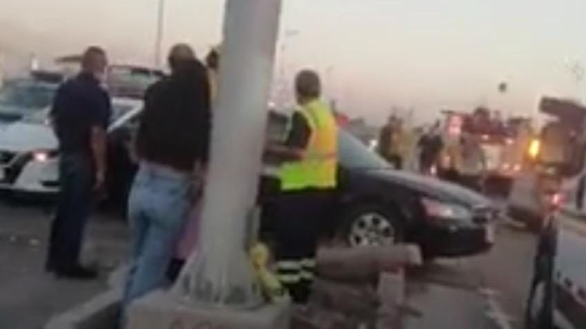 Cajeme: En accidente vehicular, tractocamión de trigo se vuelca; se aprovechan y hurtan producto