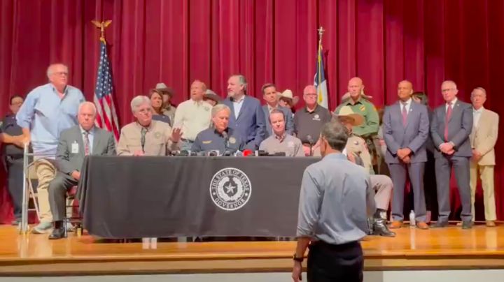 Candidato a gobernador de Texas encara a Greg Abbott por masacre en primaria: "Cállate"