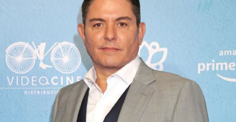 Ernesto Laguardia estalla contra reportero tras hablar de pleito en Hoy