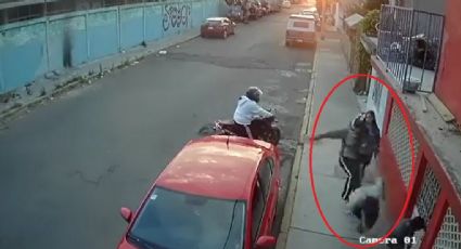 (VIDEO) De no creerse: En pleno atraco violento, joven abandona a su novia con los ladrones