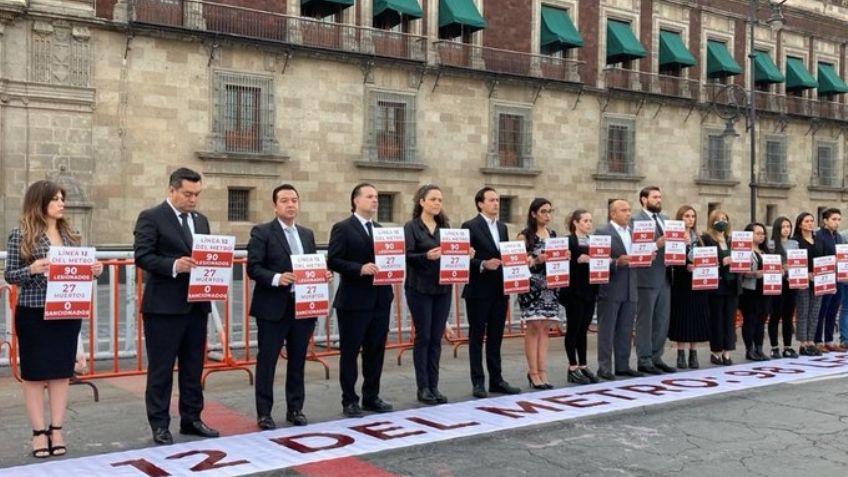 L12: Legisladores del PAN protestan con ofrendas en Palacio Nacional a 1 año del accidente