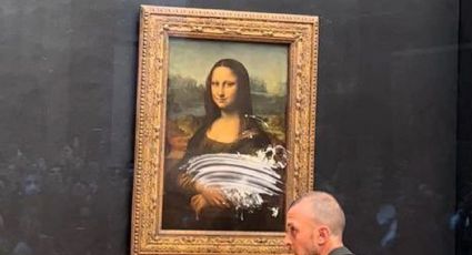 De no creer: Sujeto lanza pastel a 'La Gioconda', pintura de Leonardo Da Vinci exhibida en el Louvre