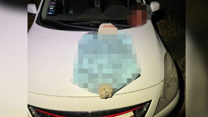 Horror en Michoacán: Sobre el cofre de un taxi, abandonan cabeza humana con 'narcomensaje'