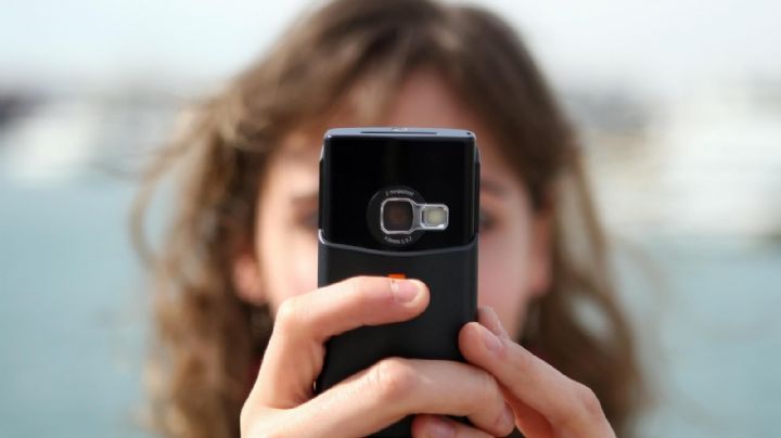 Detienen a un hombre tras abusar de una joven a fuera de su casa; ella pudo filmarlo con su celular