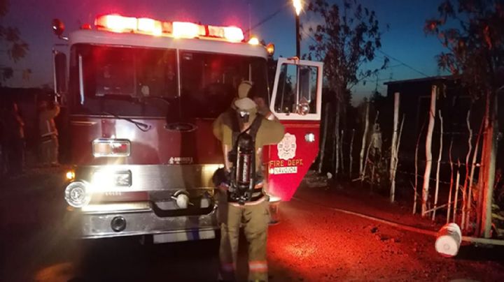 Corto circuito provoca incendio en traspatio de vivienda en la colonia Cajeme