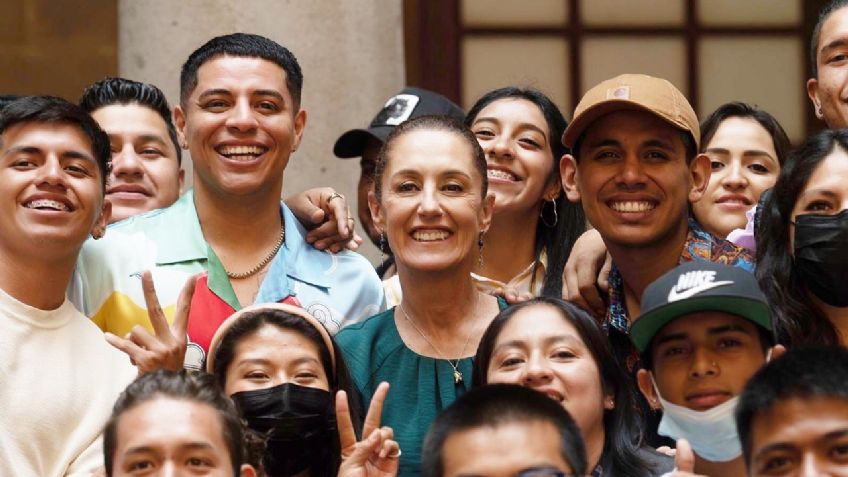 Gobierno de la CDMX reconoce trayectoria de Grupo Firme y los invita a tocar en ¡el Zócalo!