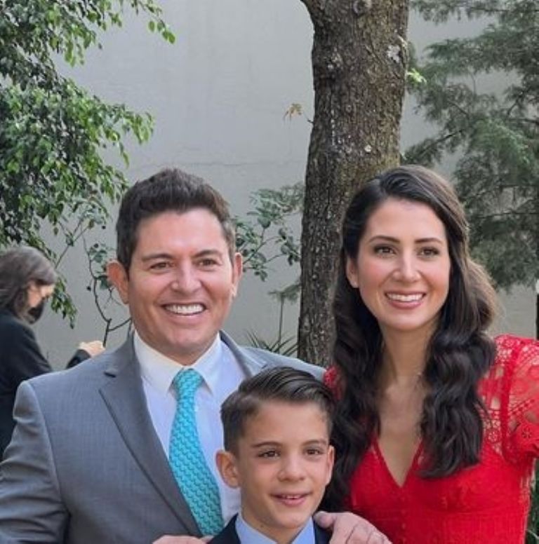 Ernesto Laguardia en ceremonia de graduación de Emiliano
