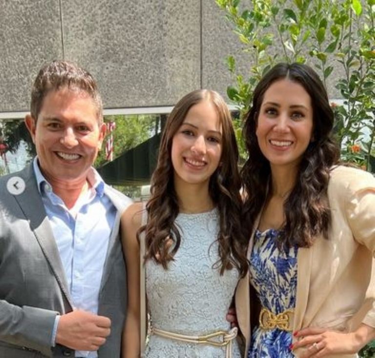Ernesto Laguardia en ceremonia de graduación de Bárbara