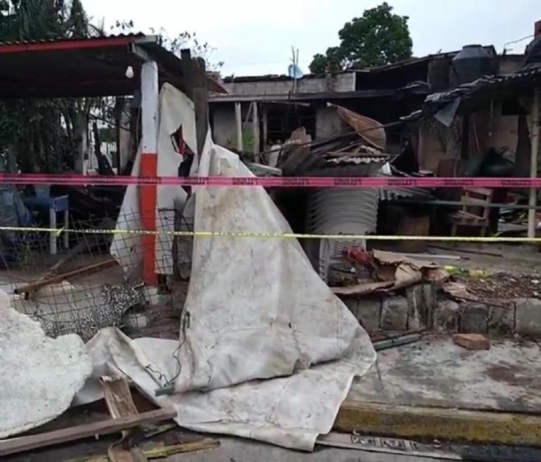 Autoridades se movilizaron por un incendio que dejó tres víctimas mortales. Foto: Twitter