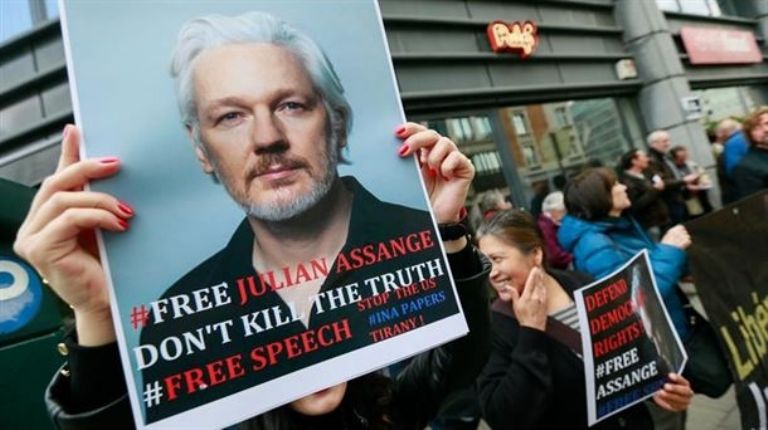 Firman extradición de Julian Assange, creador de WikiLeaks. Foto: Internet