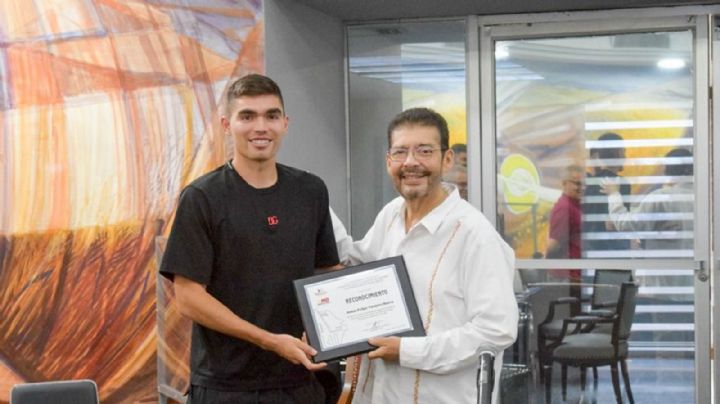 Orgullo de Navojoa: Futbolista Johan Vásquez recibe distinción como ciudadano distinguido