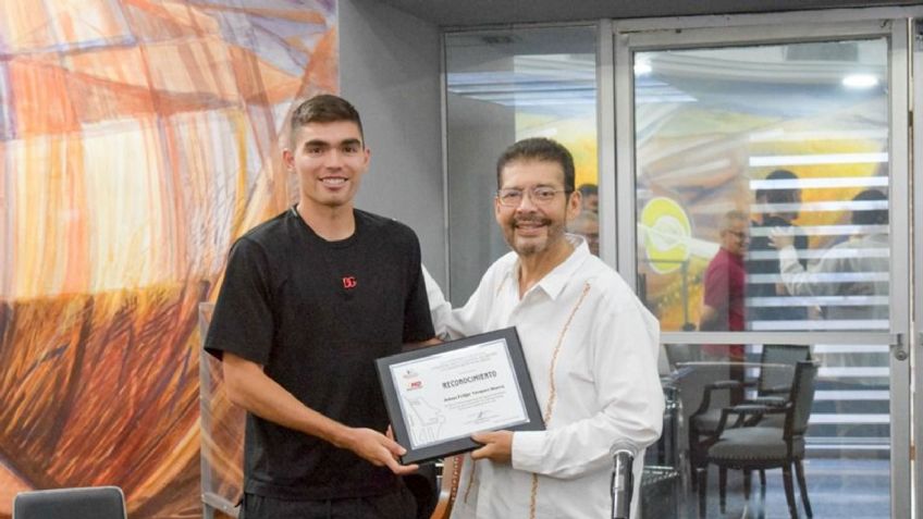 Orgullo de Navojoa: Futbolista Johan Vásquez recibe distinción como ciudadano distinguido