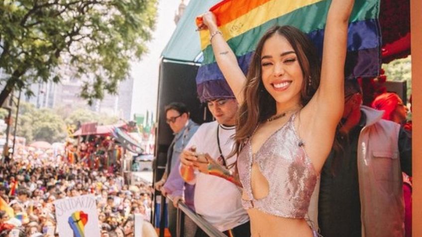 Danna Paola impacta a sus fans al detener desfile LGBT; auxilió a una persona en silla de ruedas