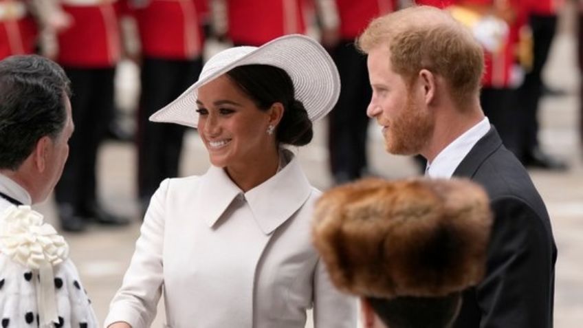 Boris Johnson recibe abucheos en la misa en honor de la Reina Isabel II; Harry y Meghan los más esperados