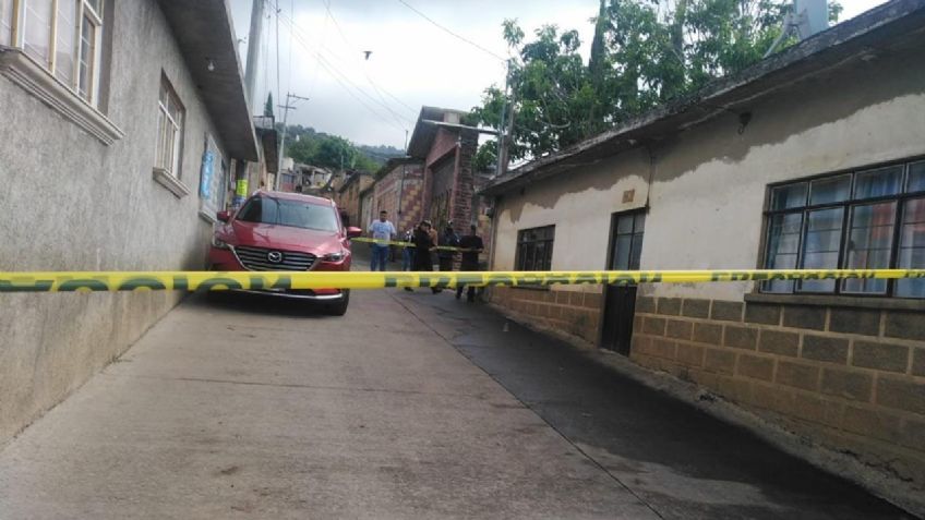 (VIDEO) Código Rojo: En su vivienda, motosicarios atacan a balazos a presidente municipal