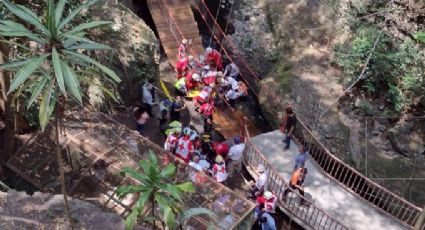 VIDEO: Cae puente colgante en Cuernavaca durante su inauguración; alcalde resulta herido