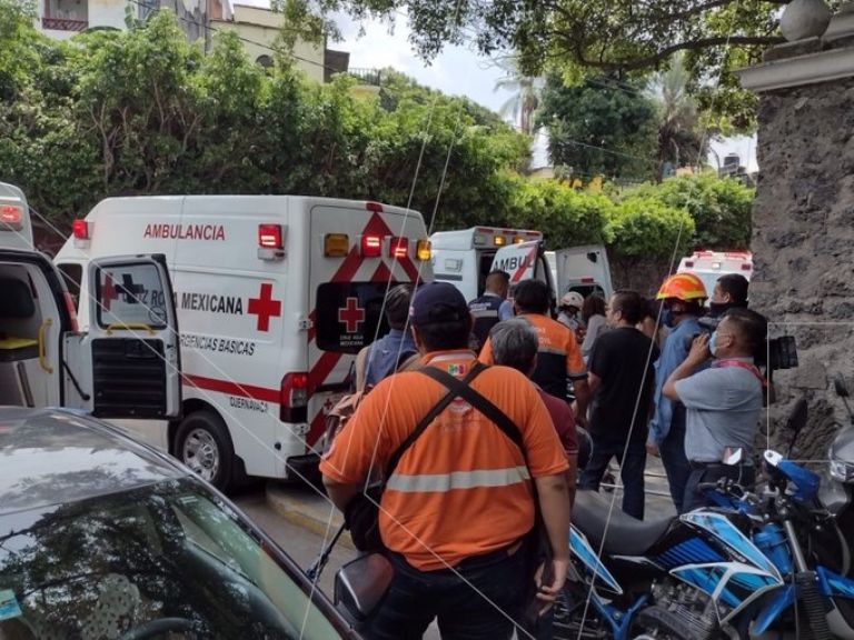 Trasladan en ambulancia a la esposa del alcalde de Cuernavaca 
