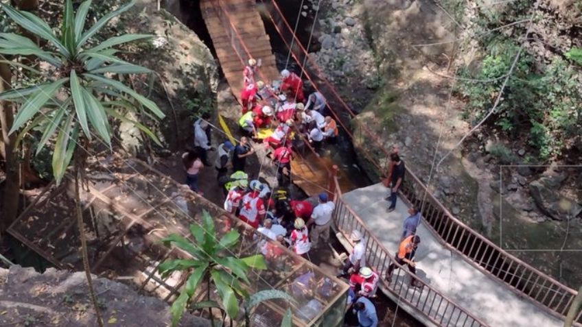 VIDEO: Cae puente colgante en Cuernavaca durante su inauguración; alcalde resulta herido