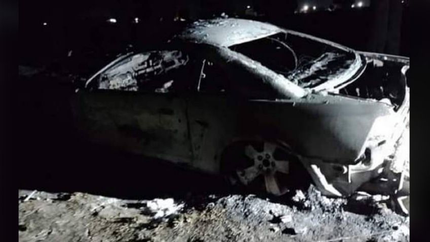 A la orilla de una brecha, localizan automóvil en llamas; tenía dos cuerpos calcinados
