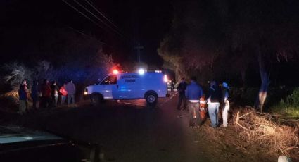 Conductor pierde el control de su vehículo y colisiona contra un árbol; hay 3 muertos