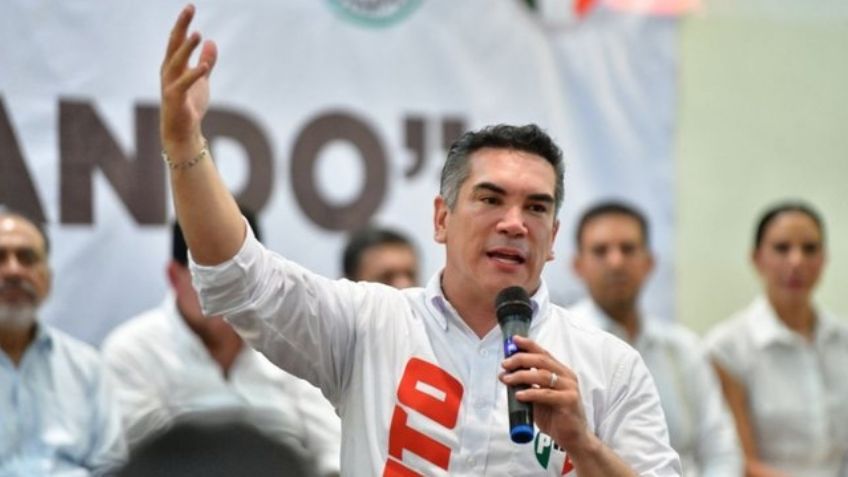 Alerta migratoria causa retención de Alejandro Moreno en el AICM; el priista arremete