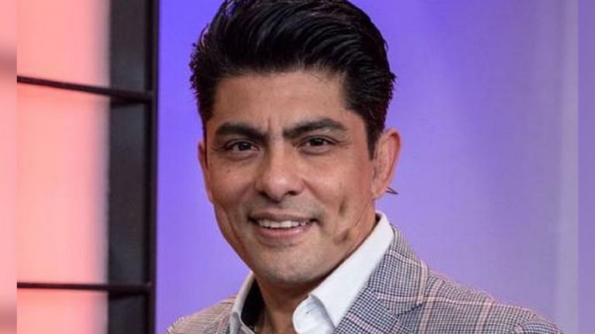 Tras cantar en bares, exacadémico revela que un hombre le ofreció dinero a cambio de beso