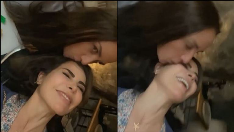 Consuelo Duval le da beso a Gloria Trevi