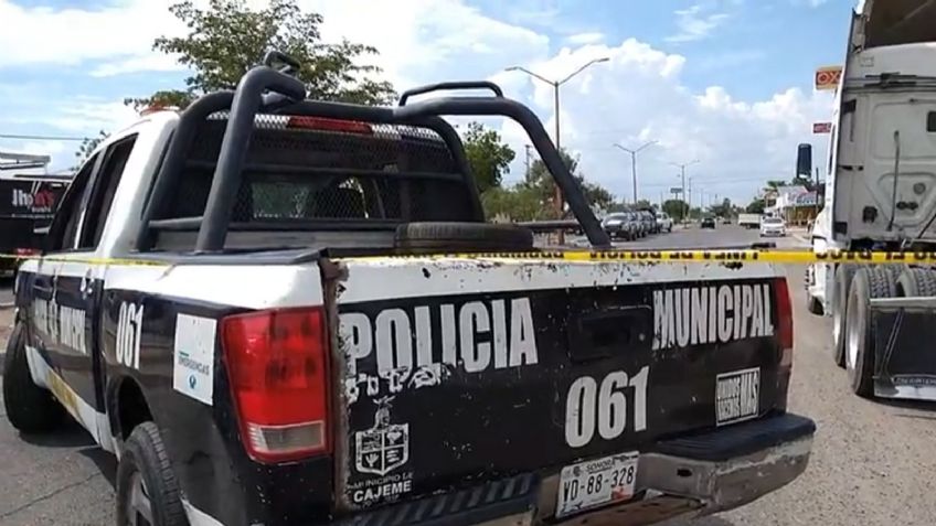 Lanzan cadáver masculino desde auto en movimiento en Ciudad Obregón; estaba 'encobijado'