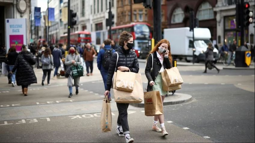 Alarmante: Los casos de Covid-19 se desbordarían en Inglaterra; los hospitales están saturados