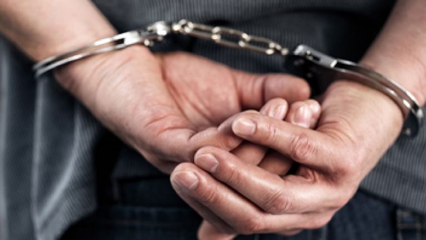 Por los delitos de extorsión y fraude, aprehenden a dos hombres en Ciudad de México