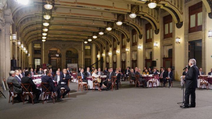 'Mañanera' de AMLO: Presidente comparte detalles de su cena con empresarios en Palacio Nacional