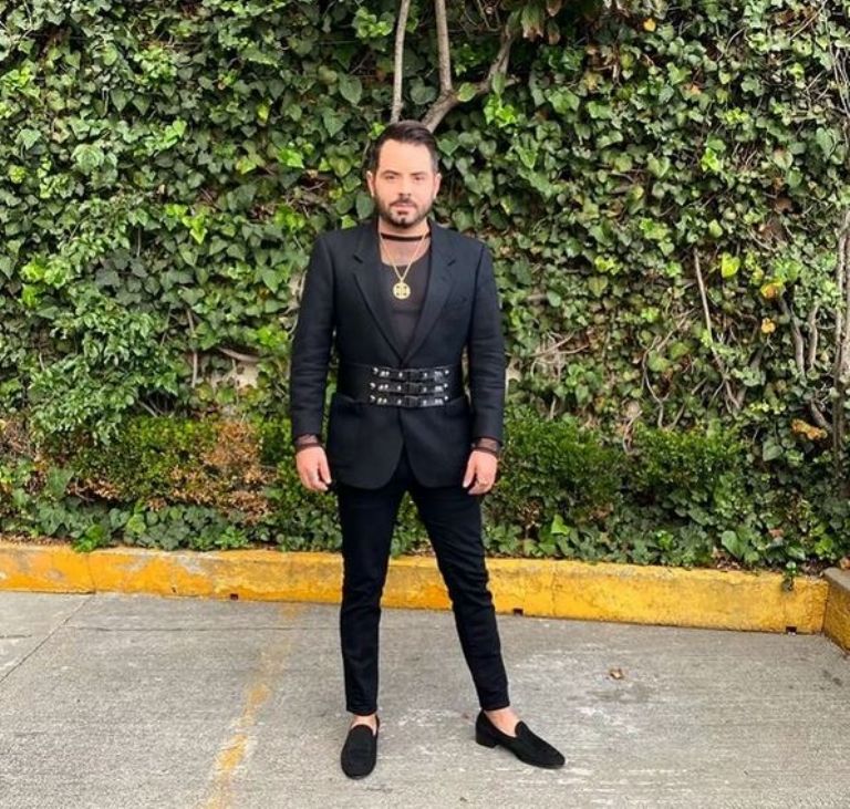 'Outfit' de José Eduardo Derbez