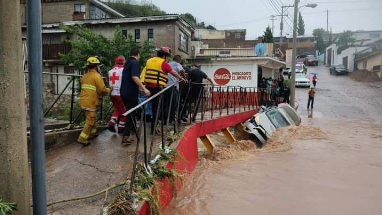 Las fuertes lluvias en Nogales, Sonora, dejaron tres víctimas mortales. Foto: Internet