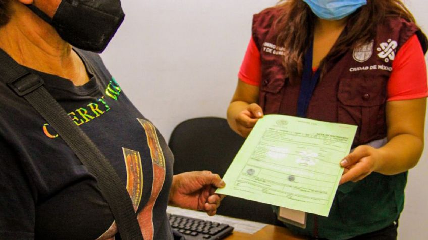 Operativo en Registro Civil de CDMX detecta red de corrupción; detienen a 4 coyotes